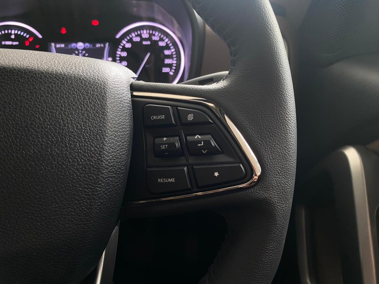 2025 Mahindra Scorpio-N 2.2D Auto Z8 Q2FyTGlzdGluZzo1NjU4NjA
